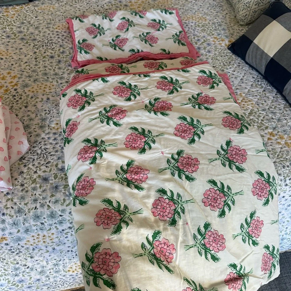 Roller Rabbit floral rosebud